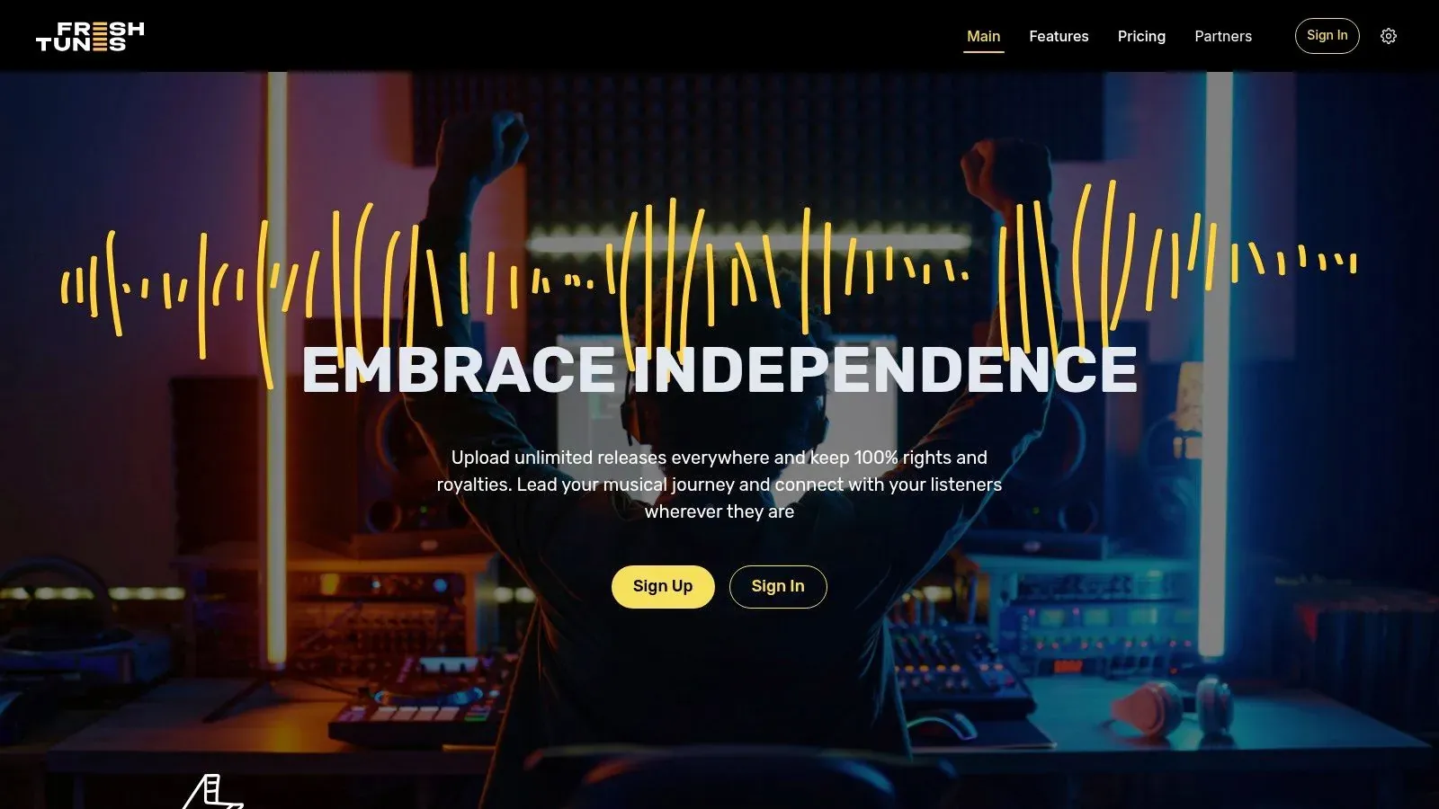 FreshTunes homepage offering unlimited releases while artists retain rights and royalties under the message Embrace Independence.